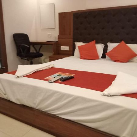 Hotel Sai Deep Lodging By Wb Inn Navi Mumbai Exterior foto