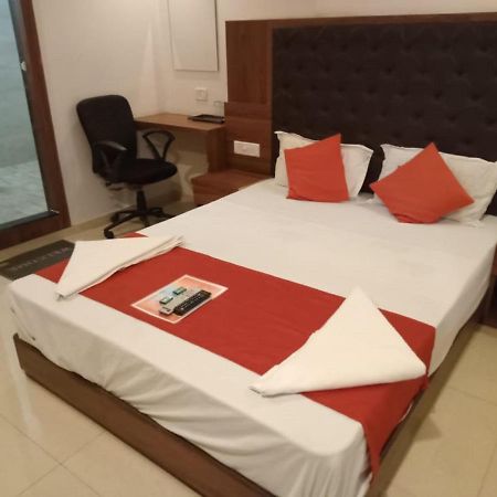 Hotel Sai Deep Lodging By Wb Inn Navi Mumbai Exterior foto